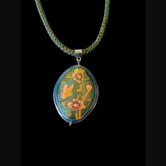 Vintage Cloisonne Butterfly 1.5" Pendant On A 24" Green Rope Chain - Picture 3 of 7